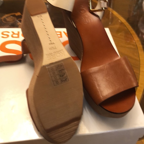 New with tags, MichaelKors wedge sandal i - Picture 3 of 9